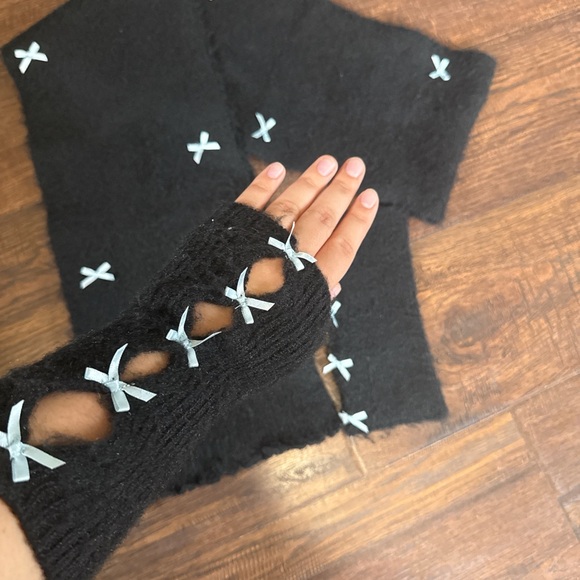 Black Scarf with Light Blue Bow Detailing - Picture 2 of 2